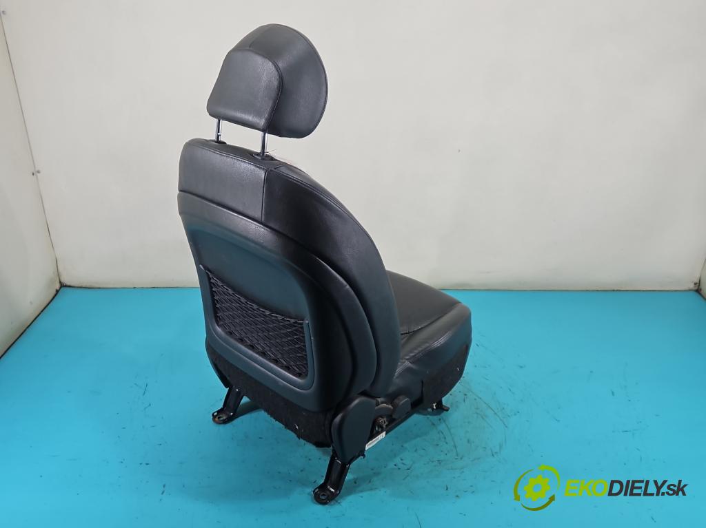 Toyota Rav4 III 2005-2012 2.2 D-CAT 177 HP manual 130 kW 2231 cm3 5- Sedačka ľavý  (Sedadlo)