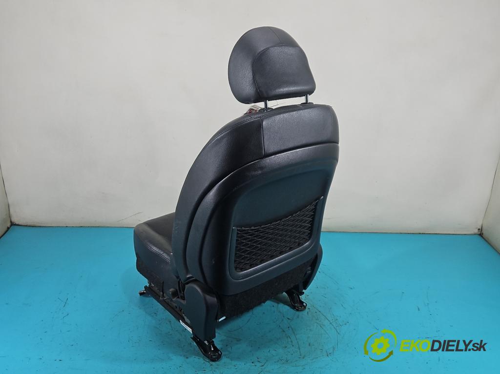 Toyota Rav4 III 2005-2012 2.2 D-CAT 177 HP manual 130 kW 2231 cm3 5- Sedačka pravý (Sedadlo)