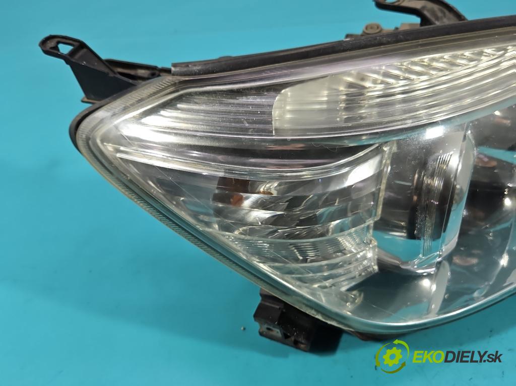 Toyota Rav4 III 2005-2012 2.2 D-CAT 177 HP manual 130 kW 2231 cm3 5- Reflektor: pravý 42-36 (Svetlo predné pravé)