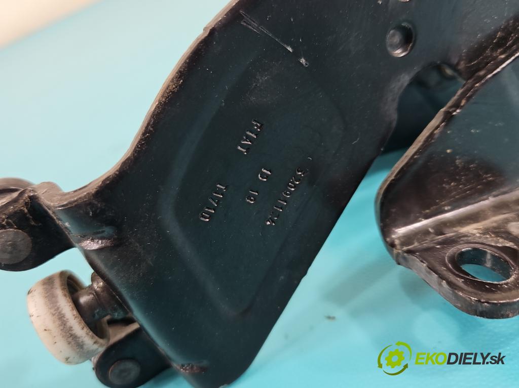 Fiat Doblo II 2010- 1.4 120 HP manual 88 kW 1368 cm3 5- Rolka dvere 51842450