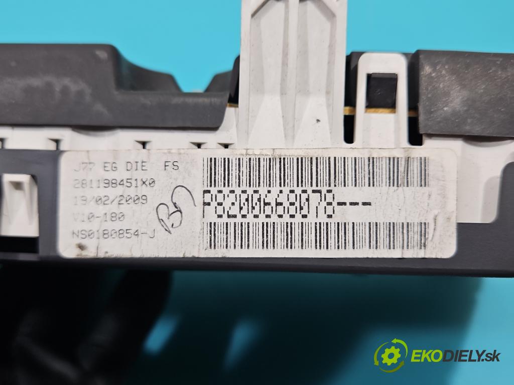 Renault Modus 1.5 dci 86 HP manual 63 kW 1461 cm3 5- prístrojovka/ budíky P8200668078 (Prístrojová doska)