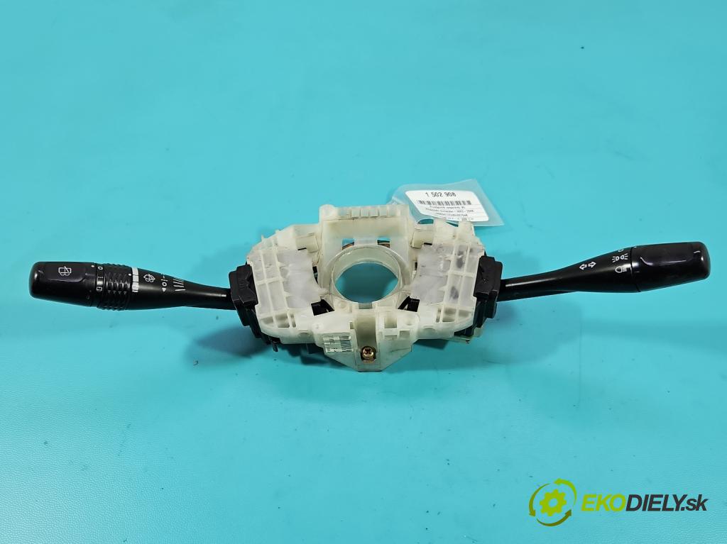 Mitsubishi Outlander I 2003-2006 2.0 16V 136 HP manual 100 kW 1997 cm3 5- prepínač komplex:  (Prepínacie páčky pod volantom)