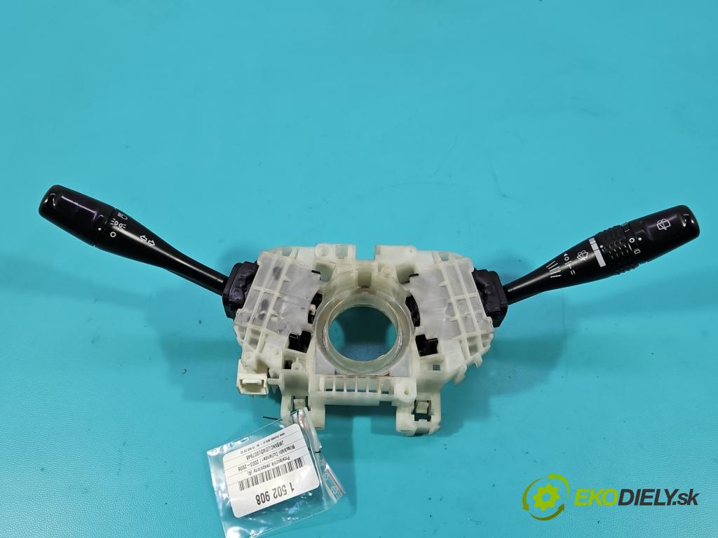 Mitsubishi Outlander I 2003-2006 2.0 16V 136 HP manual 100 kW 1997 cm3 5- prepínač komplex:  (Prepínacie páčky pod volantom)