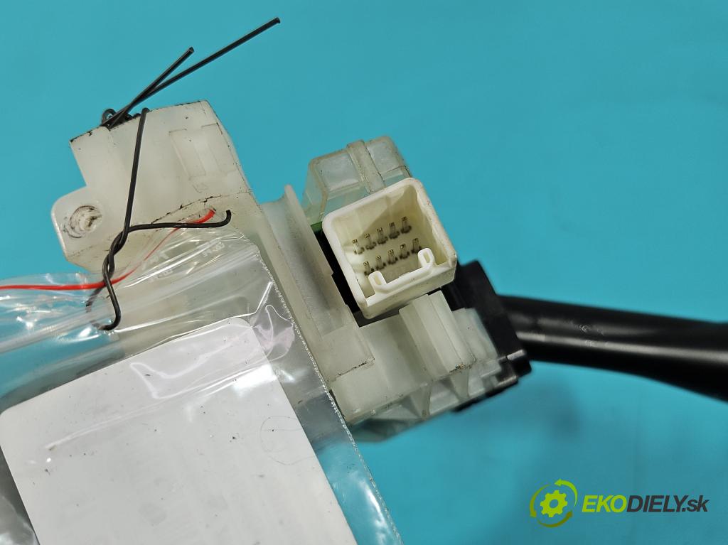 Mitsubishi Outlander I 2003-2006 2.0 16V 136 HP manual 100 kW 1997 cm3 5- prepínač komplex:  (Prepínacie páčky pod volantom)