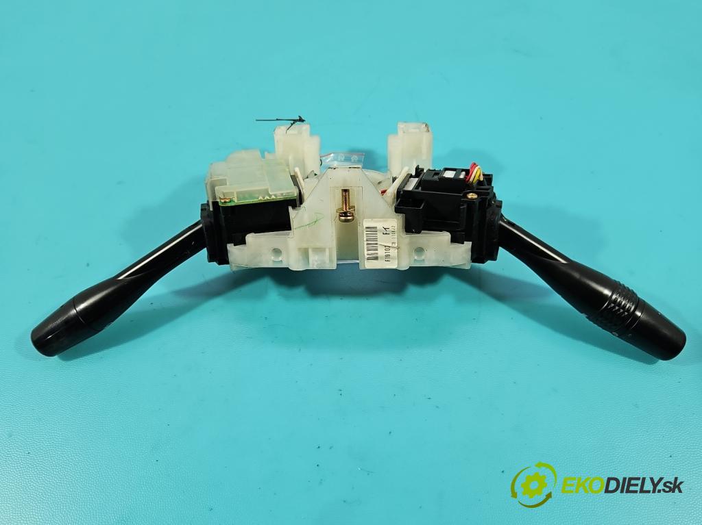 Mitsubishi Outlander I 2003-2006 2.0 16V 136 HP manual 100 kW 1997 cm3 5- prepínač komplex:  (Prepínacie páčky pod volantom)