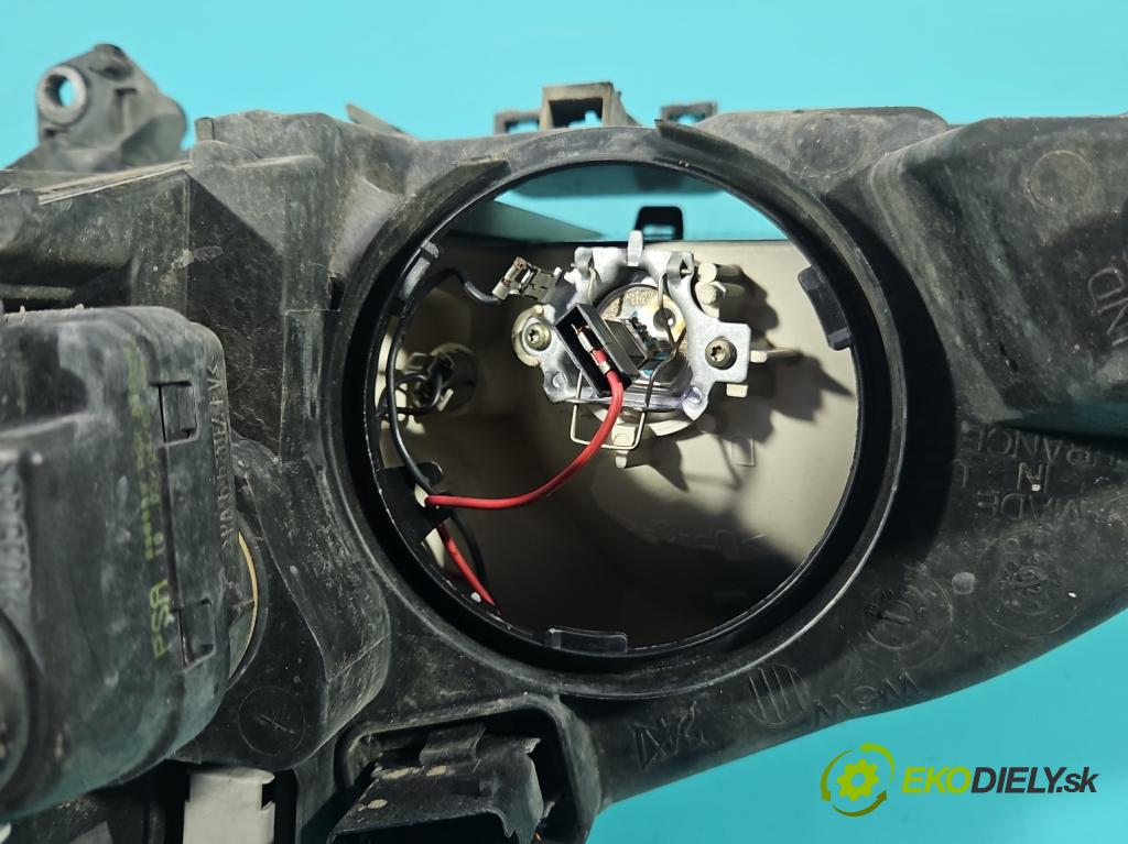 Peugeot 607 2.2 16V 163 HP manual 120 kW 2231 cm3 4- Reflektor: pravý 9641958780 (Svetlo predné pravé)