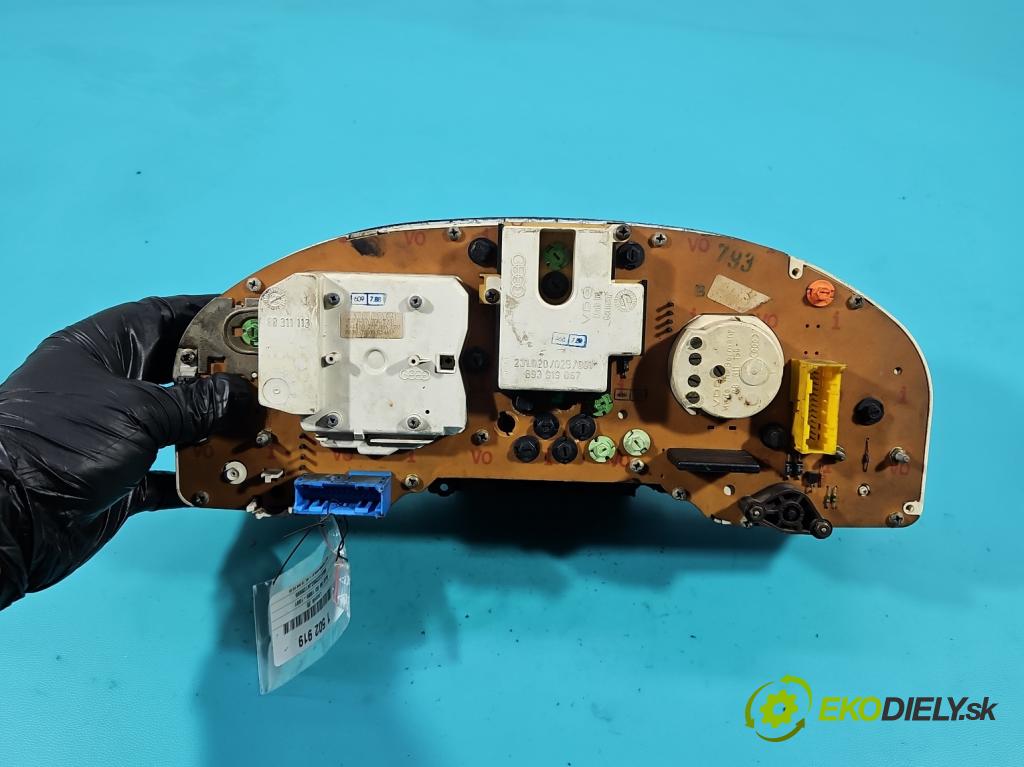 Audi 80 B3 1986-1991 1.8 karburátor: 90 HP manual 66 kW 1781 cm3 4- prístrojovka/ budíky 893919067 (Prístrojová doska)