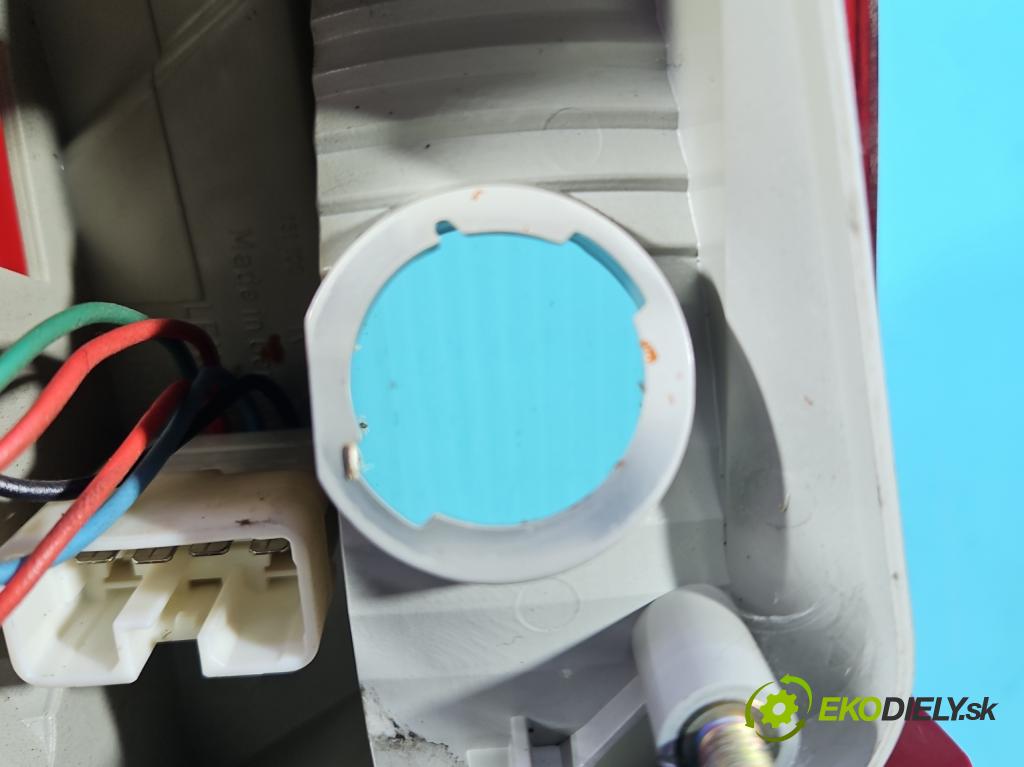 Mitsubishi Carisma 1.8 GDI 125 HP manual 92 kW 1834 cm3 4- svetlo / reflektor zadné pravé  (Kľučka dverí ostatné)