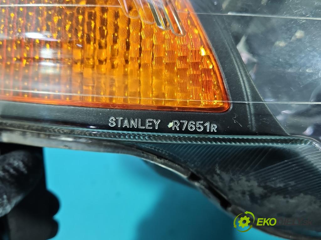 Honda HR-V I 1999-2006 1.6 16V 105 HP manual 77 kW 1590 cm3 3- Reflektor: pravý  (Svetlo predné pravé)