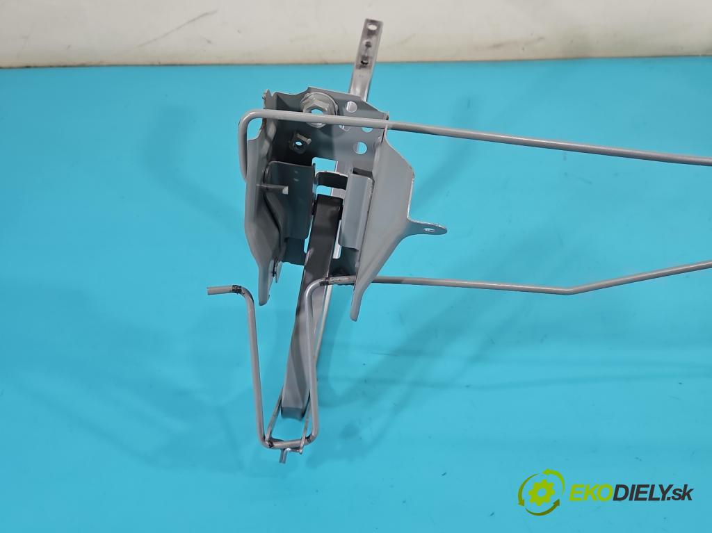 Lexus IS III 2014-2025 2.5 vvti 181KM automatic 133 kW 2494 cm3 4- Závěs: kufrových dveří zadní