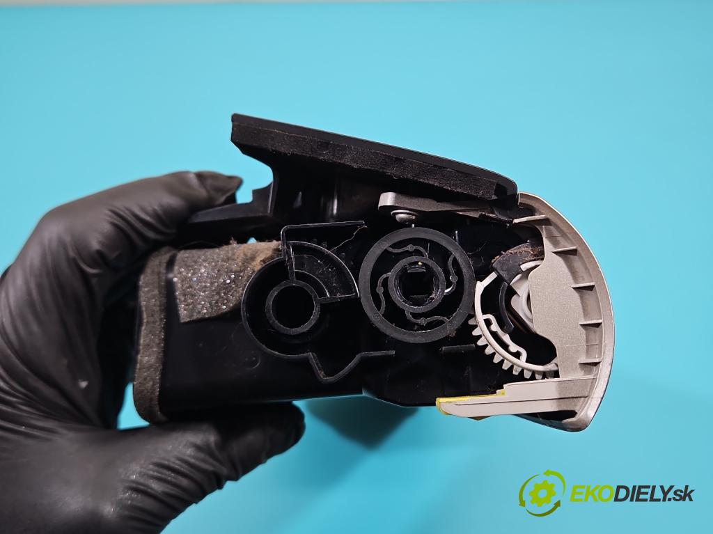 Lexus IS III 2014-2025 2.5 vvti 181KM automatic 133 kW 2494 cm3 4- Mřížka: kúrenia stredová 55670-53140 (Mriežka kúrenia (fukár))