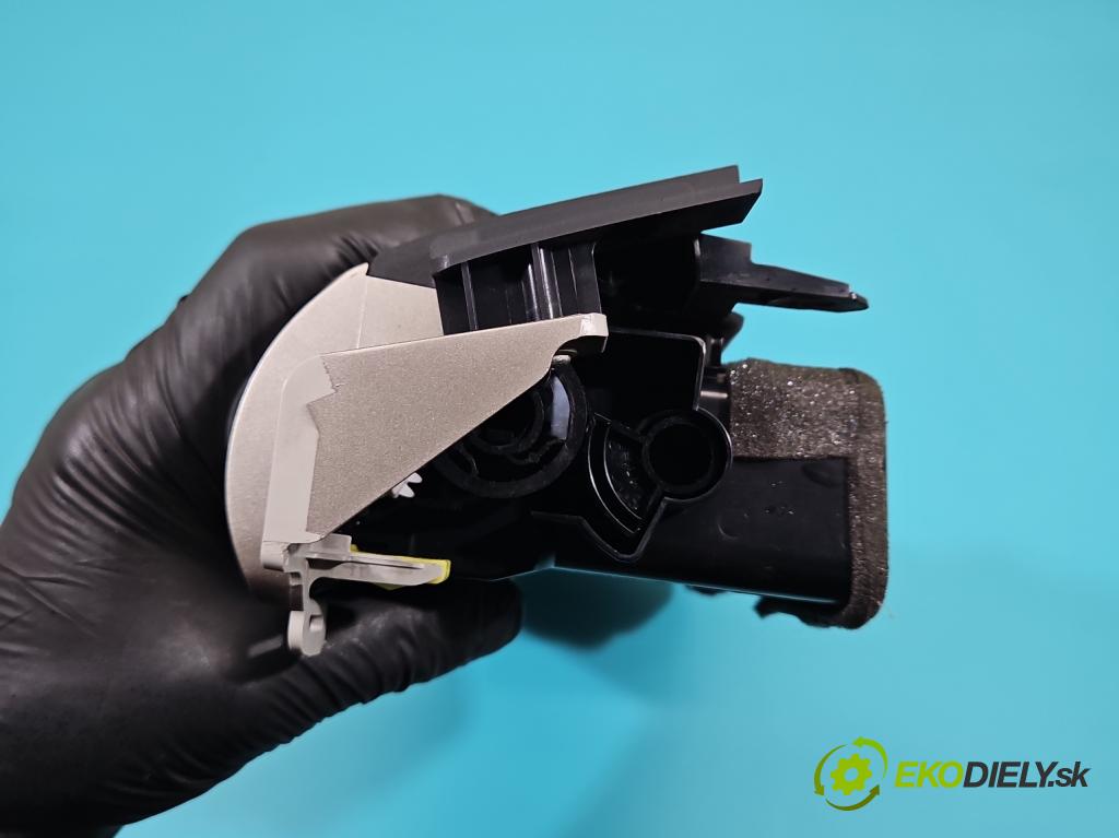 Lexus IS III 2014-2025 2.5 vvti 181KM automatic 133 kW 2494 cm3 4- Mřížka: kúrenia stredová 55670-53140 (Mriežka kúrenia (fukár))