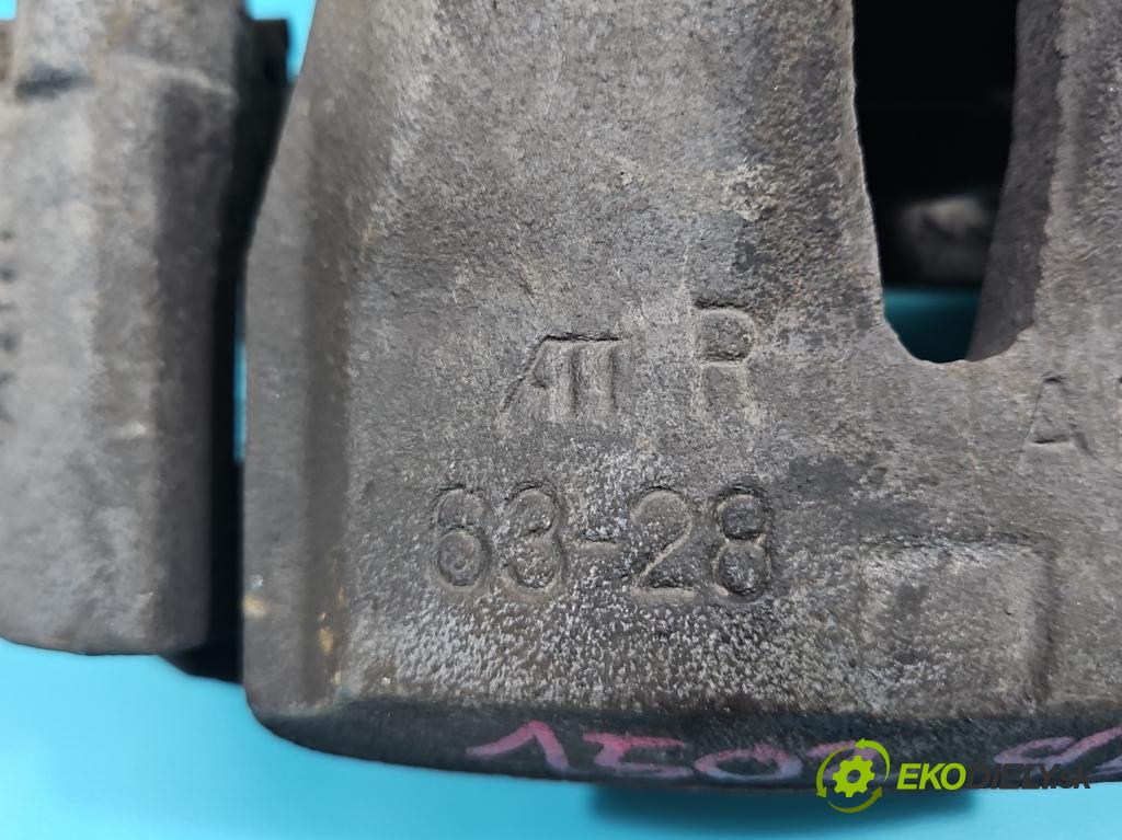 Toyota Rav4 III 2005-2012 2.2 D-CAT 177 hp manual 130 kW 2231 cm3 5- brzdič přední pravý  (Klika dveří ostatní)