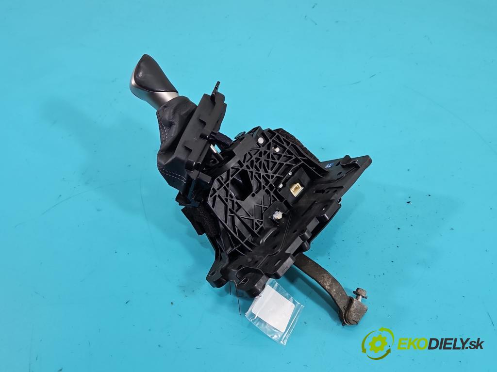 Lexus IS III 2014-2025 2.5 vvti 181KM automatic 133 kW 2494 cm3 4- kulisa změny stupňová  (Řadicí páka (kulisa) )