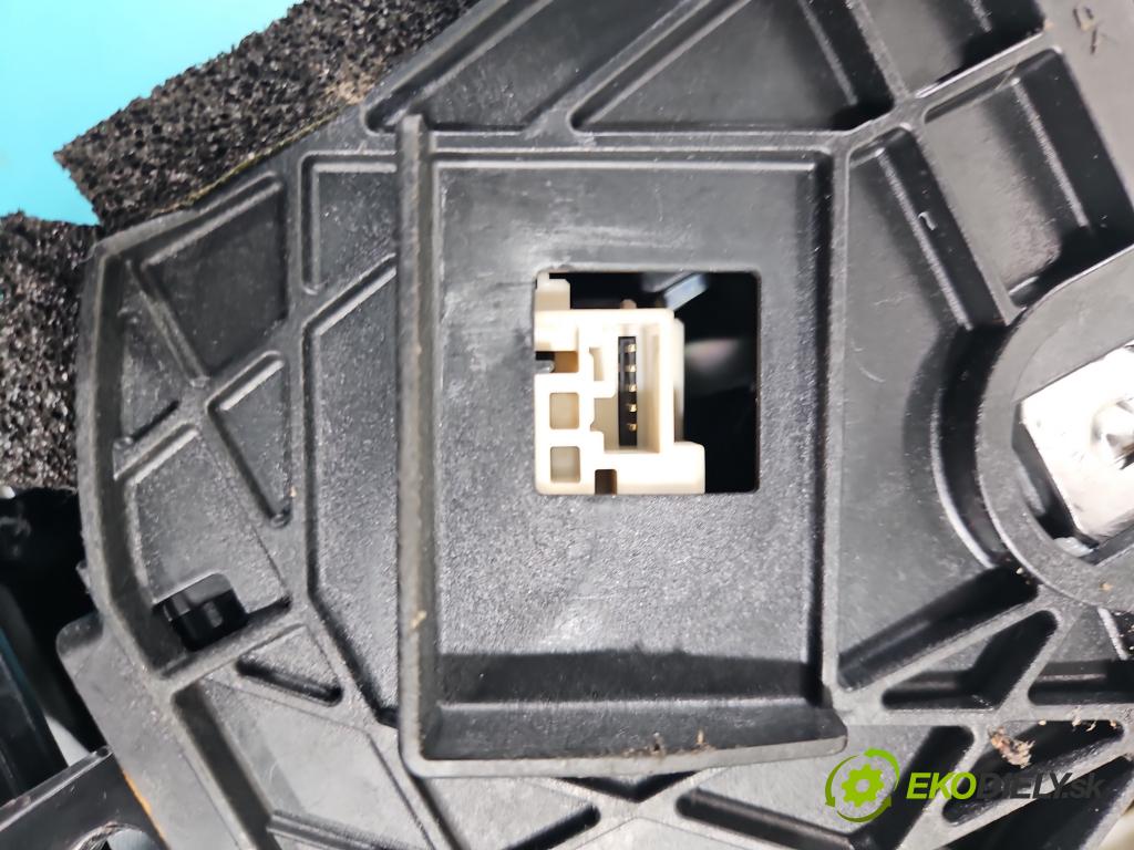 Lexus IS III 2014-2025 2.5 vvti 181KM automatic 133 kW 2494 cm3 4- kulisa změny stupňová  (Řadicí páka (kulisa) )