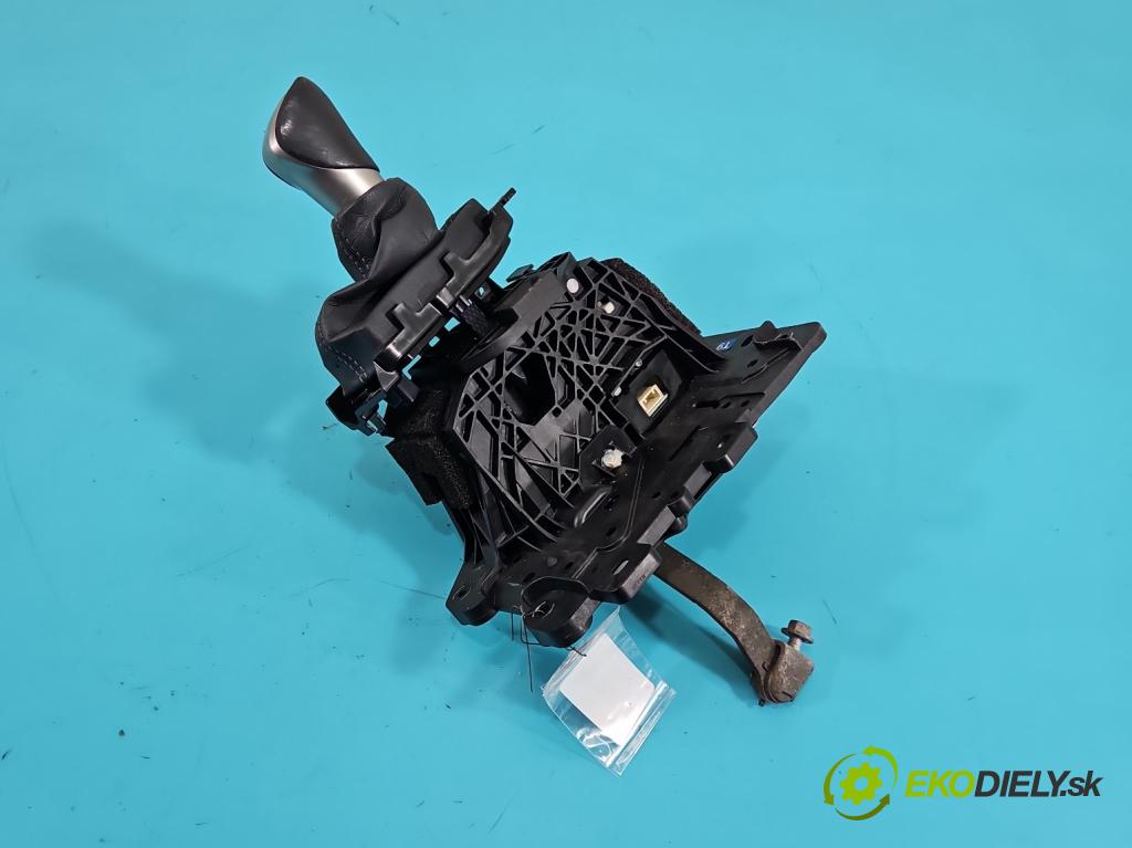 Lexus IS III 2014-2025 2.5 vvti 181KM automatic 133 kW 2494 cm3 4- kulisa změny stupňová  (Řadicí páka (kulisa) )