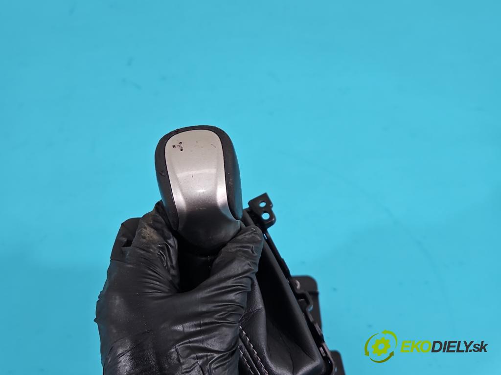 Lexus IS III 2014-2025 2.5 vvti 181KM automatic 133 kW 2494 cm3 4- kulisa změny stupňová  (Řadicí páka (kulisa) )