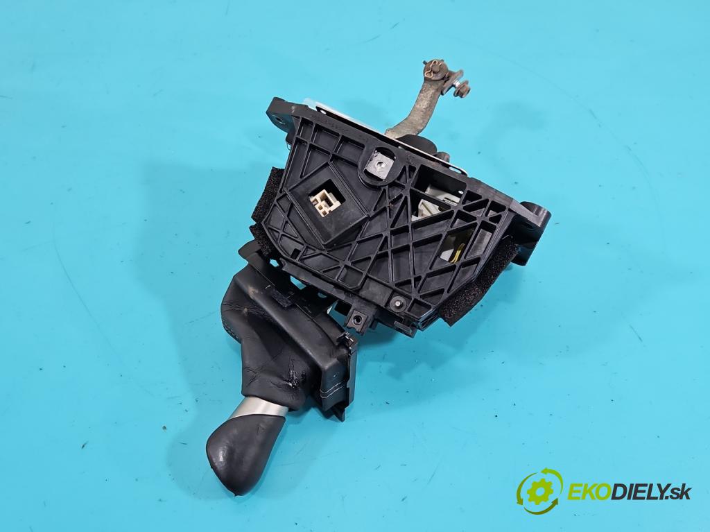 Lexus IS III 2014-2025 2.5 vvti 181KM automatic 133 kW 2494 cm3 4- kulisa změny stupňová  (Řadicí páka (kulisa) )