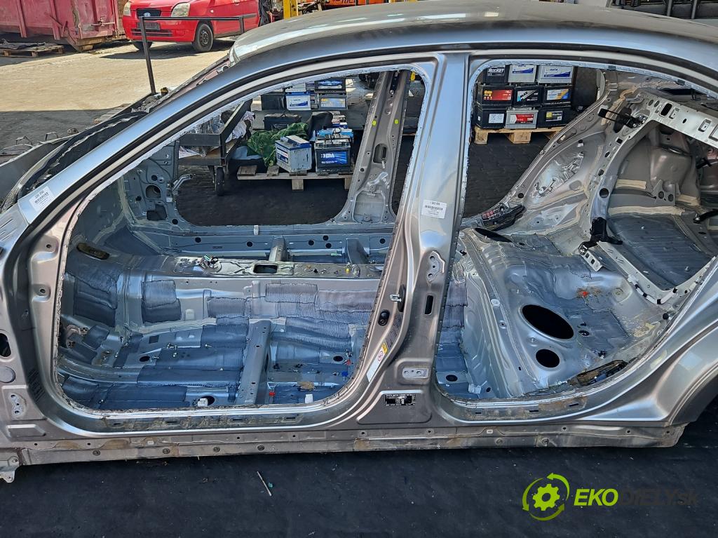 Lexus IS III 2014-2025 2.5 vvti 181KM automatic 133 kW 2494 cm3 4- práh levý  (Karoserie ostatní)