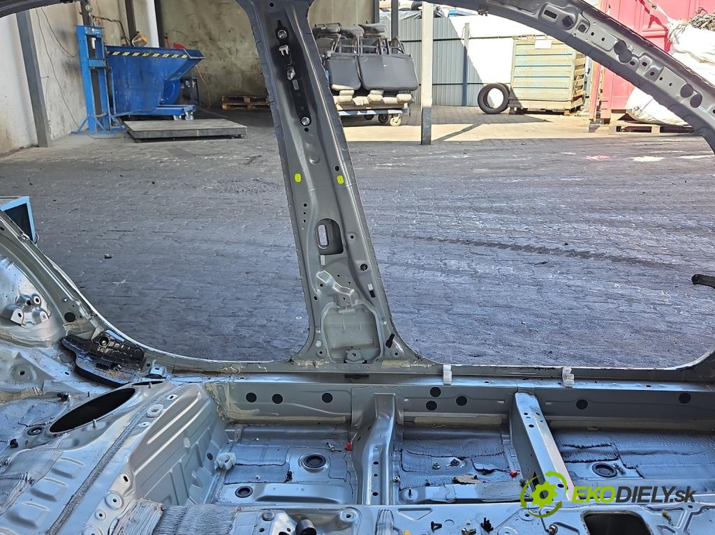 Lexus IS III 2014-2025 2.5 vvti 181KM automatic 133 kW 2494 cm3 4- práh levý  (Karoserie ostatní)