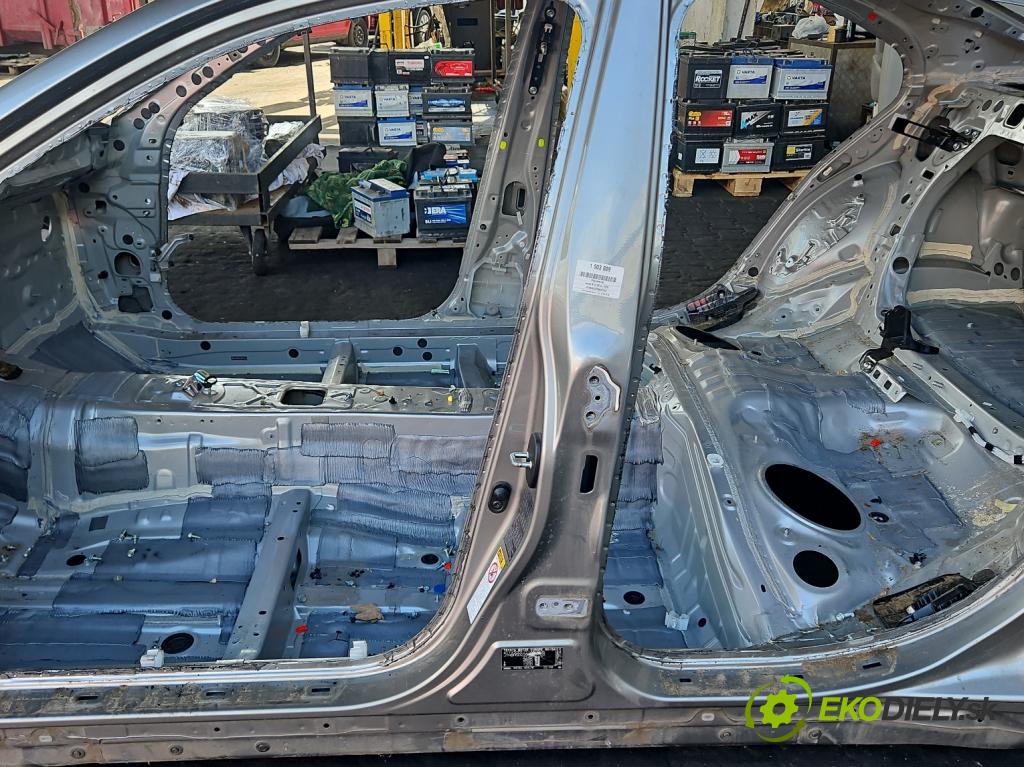 Lexus IS III 2014-2025 2.5 vvti 181KM automatic 133 kW 2494 cm3 4- práh levý  (Karoserie ostatní)