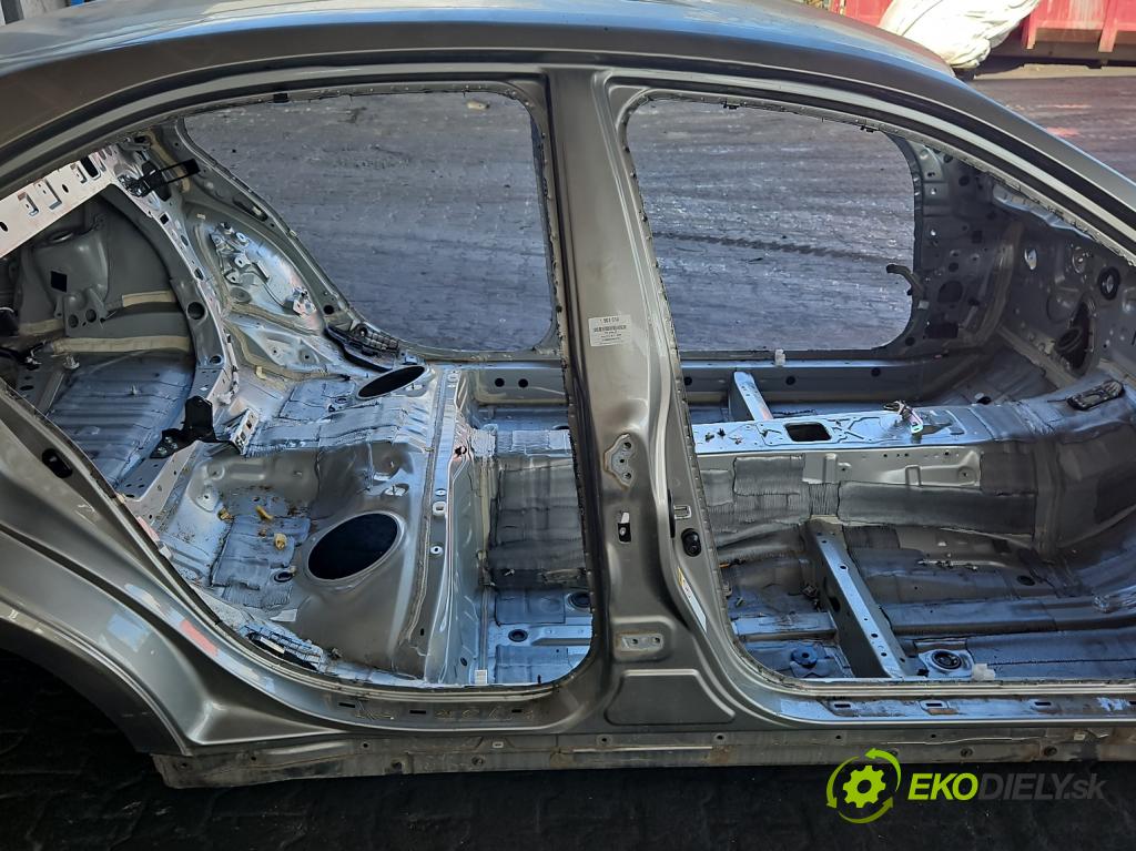 Lexus IS III 2014-2025 2.5 vvti 181KM automatic 133 kW 2494 cm3 4- práh pravý  (Karoserie ostatní)