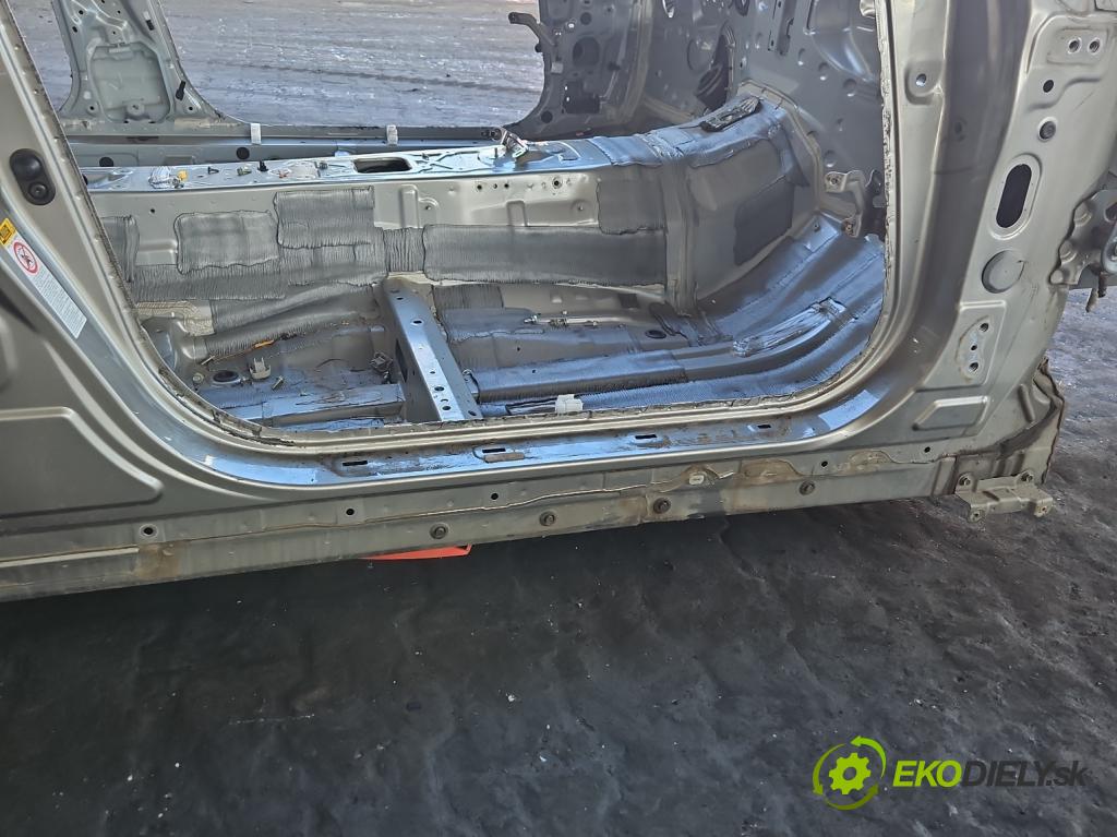 Lexus IS III 2014-2025 2.5 vvti 181KM automatic 133 kW 2494 cm3 4- práh pravý  (Karoserie ostatní)