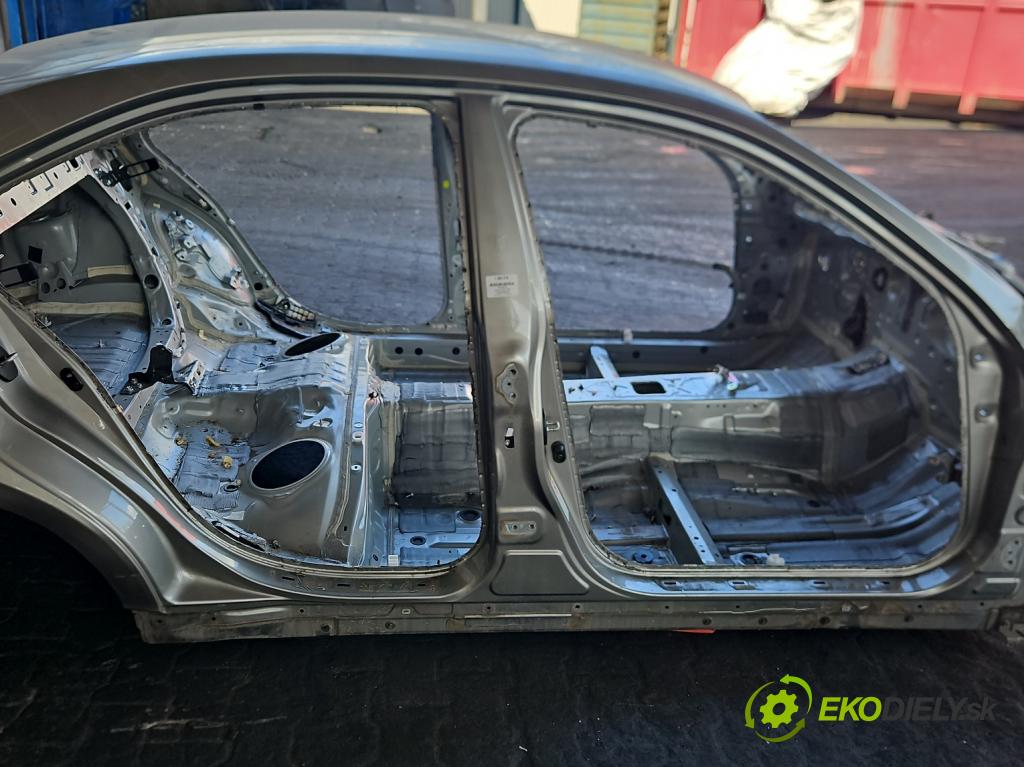 Lexus IS III 2014-2025 2.5 vvti 181KM automatic 133 kW 2494 cm3 4- práh pravý  (Karoserie ostatní)