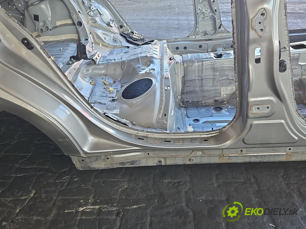 Lexus IS III 2014-2025 2.5 vvti 181KM automatic 133 kW 2494 cm3 4- práh pravý  (Karoserie ostatní)