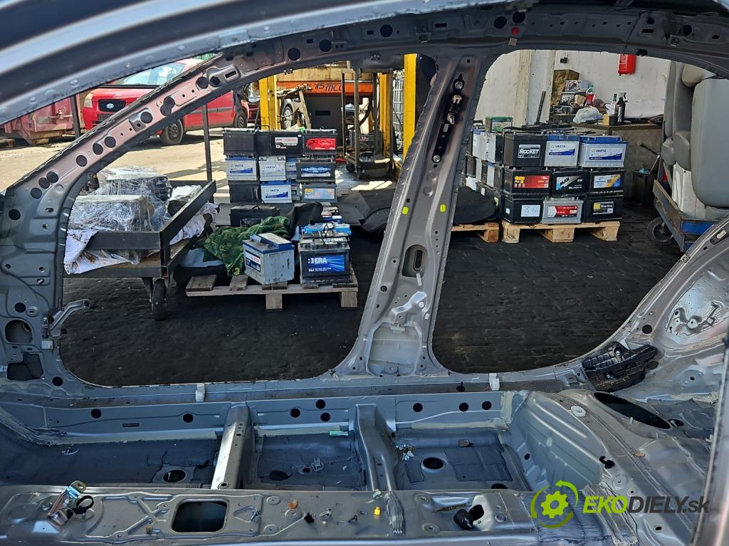 Lexus IS III 2014-2025 2.5 vvti 181KM automatic 133 kW 2494 cm3 4- práh pravý  (Karoserie ostatní)