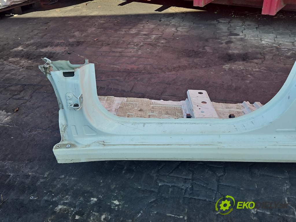 Fiat Tipo II 2015- 1.0 T 100 hp manual 73,3 kW 999 cm3 5- práh levý  (Karoserie ostatní)