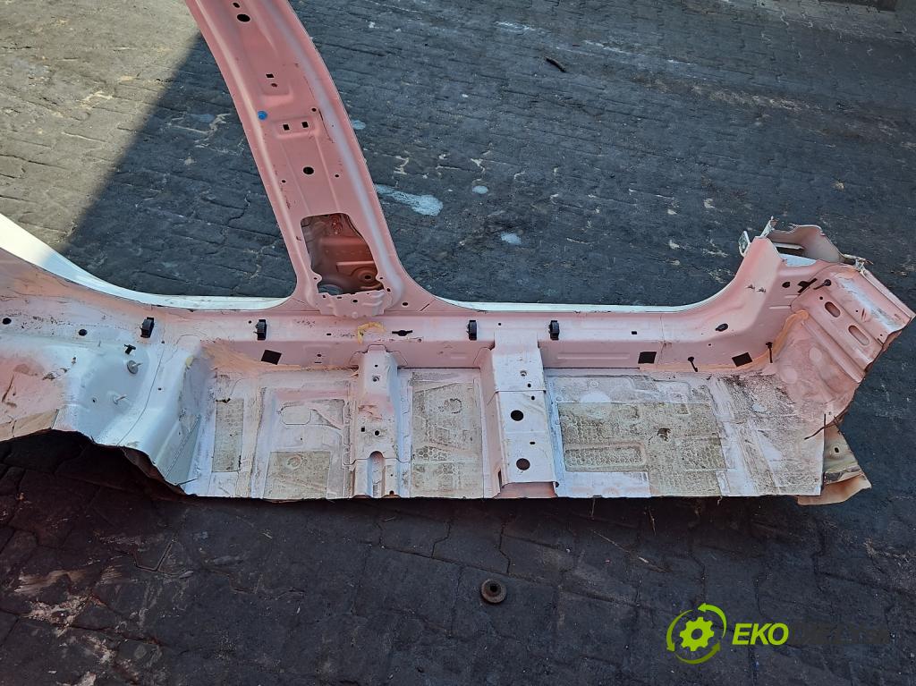 Fiat Tipo II 2015- 1.0 T 100 hp manual 73,3 kW 999 cm3 5- práh levý  (Karoserie ostatní)