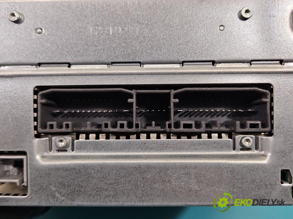 Jeep Grand Cherokee WK2 IV 2010-2021 3.0 CRD 241KM automatic 177 kW 2987 cm3 5- Radio továrna: P68089011AE