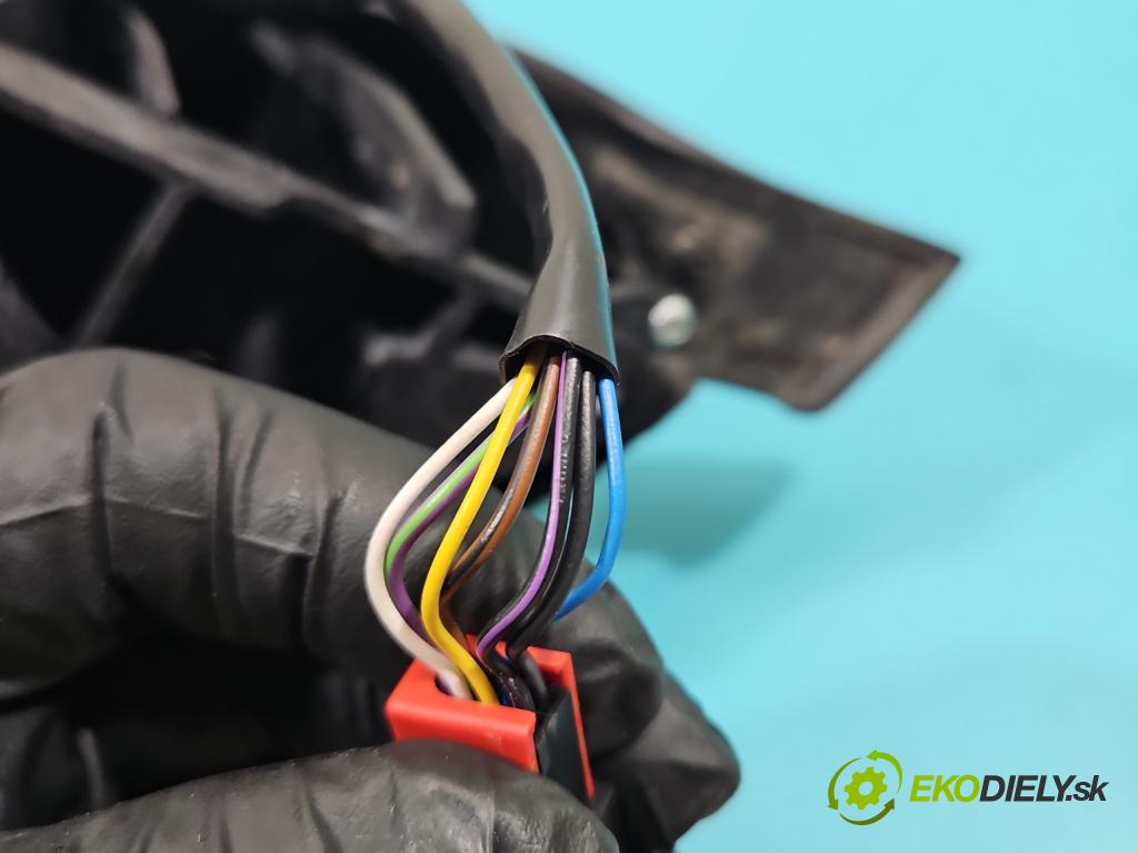Fiat Tipo II 2015- 1.0 T (46349385) 100 hp manual 73,3 kW 999 cm3 5- zpětné zrcátko pravé  (Klika dveří ostatní)