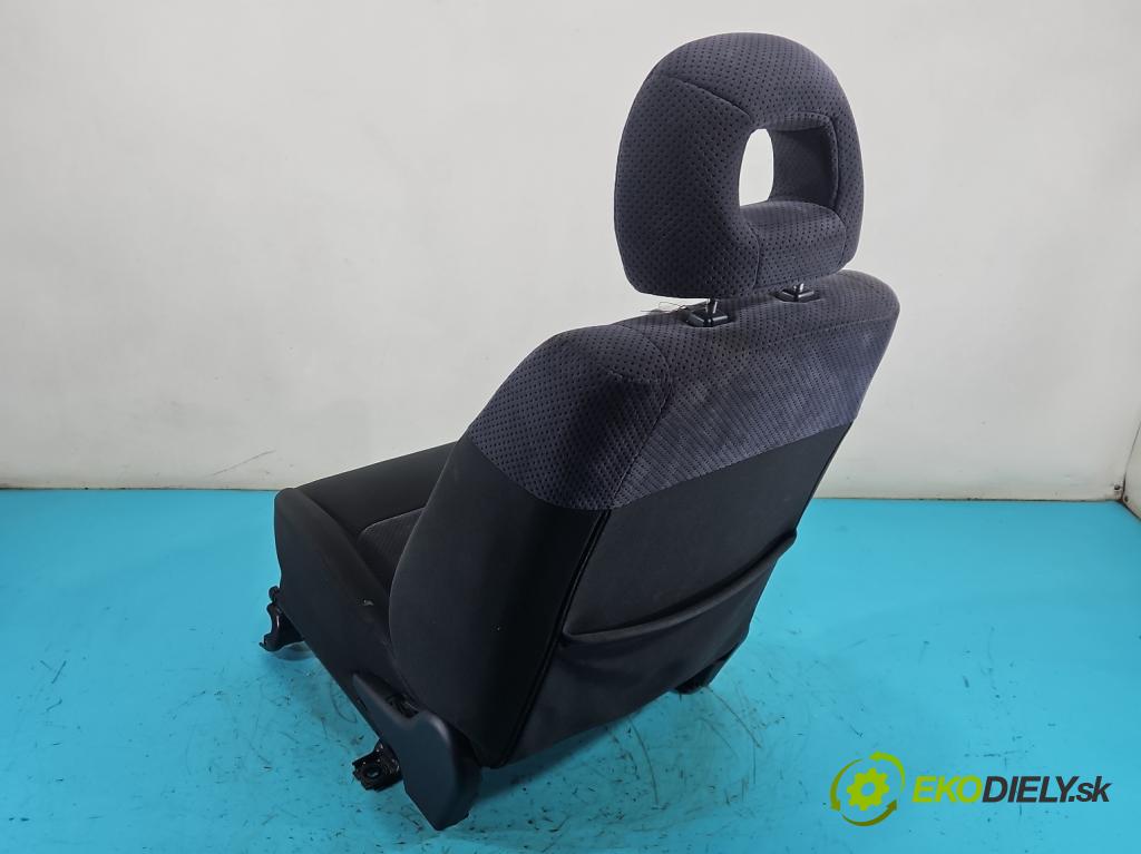 Mitsubishi Outlander I 2003-2006 2.0 16V 136 HP manual 100 kW 1997 cm3 5- Sedačka pravý  (Sedadlo)