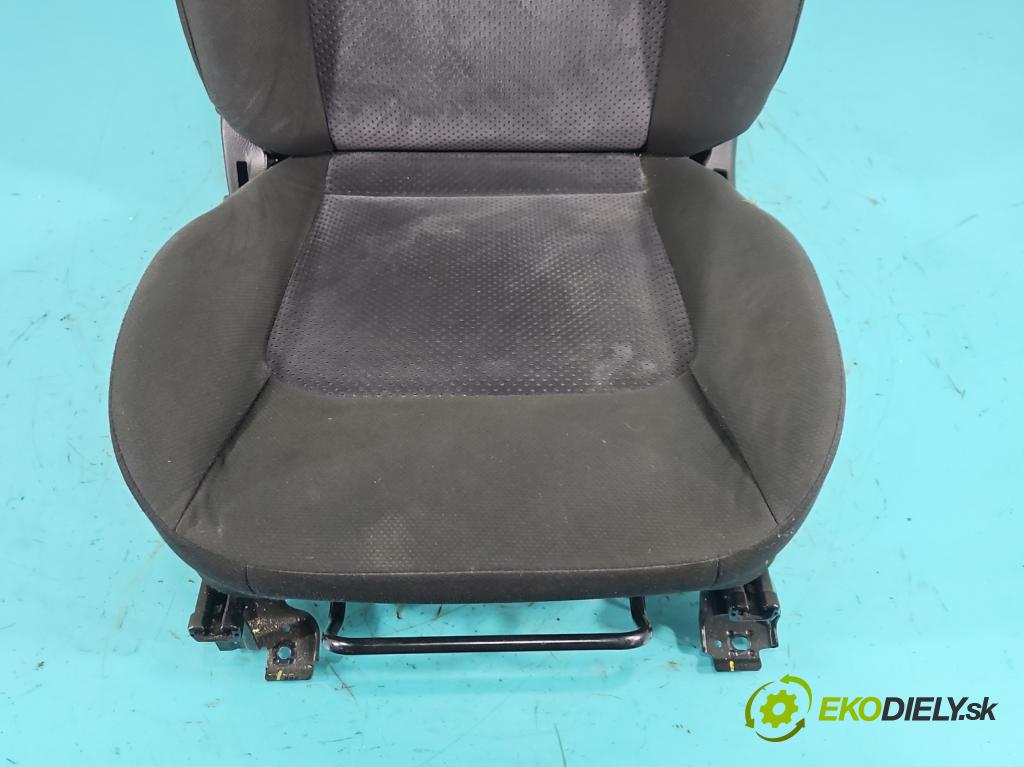 Mitsubishi Outlander I 2003-2006 2.0 16V 136 HP manual 100 kW 1997 cm3 5- Sedačka pravý  (Sedadlo)