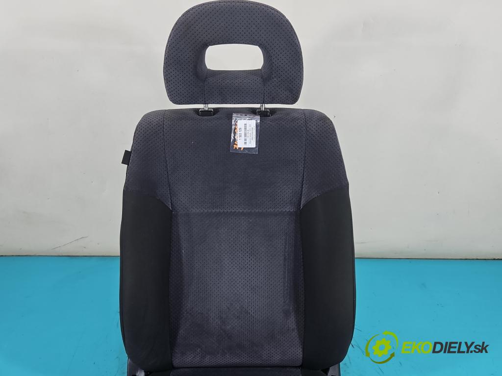 Mitsubishi Outlander I 2003-2006 2.0 16V 136 HP manual 100 kW 1997 cm3 5- Sedačka pravý  (Sedadlo)