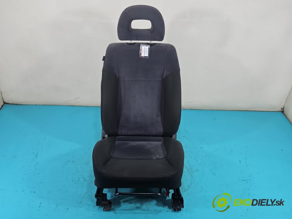 Mitsubishi Outlander I 2003-2006 2.0 16V 136 HP manual 100 kW 1997 cm3 5- Sedačka pravý  (Sedadlo)