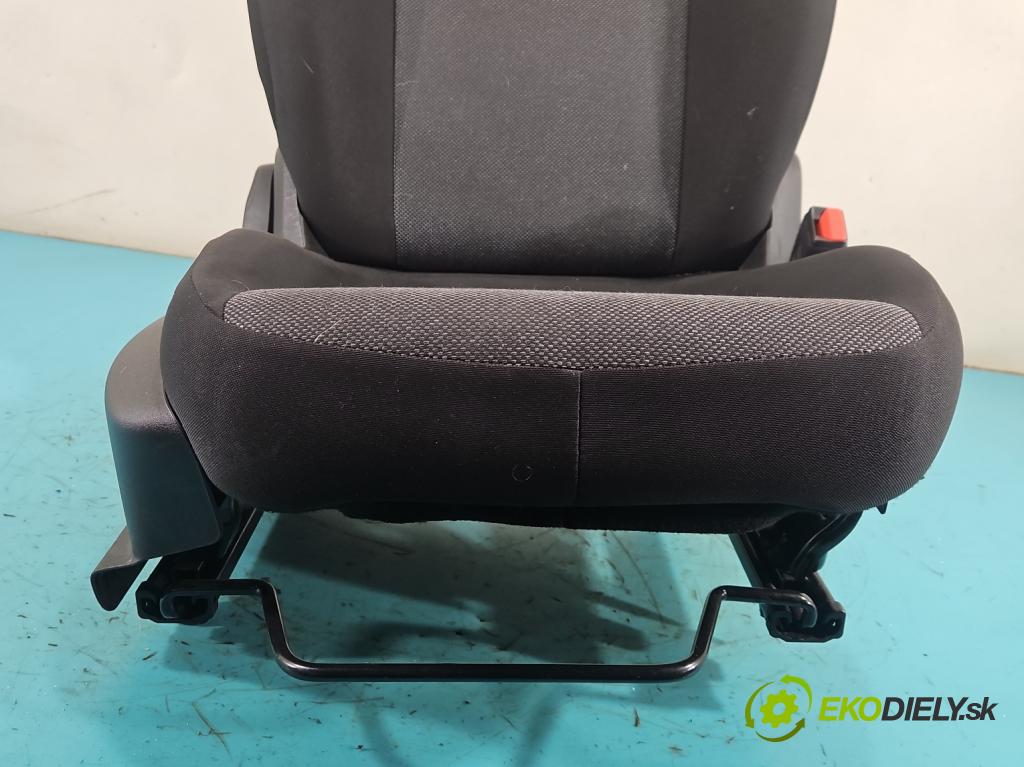 Fiat Tipo II 2015- 1.0 T (46349385) 100 HP manual 73,3 kW 999 cm3 5- Sedačka pravý (Sedadlo)