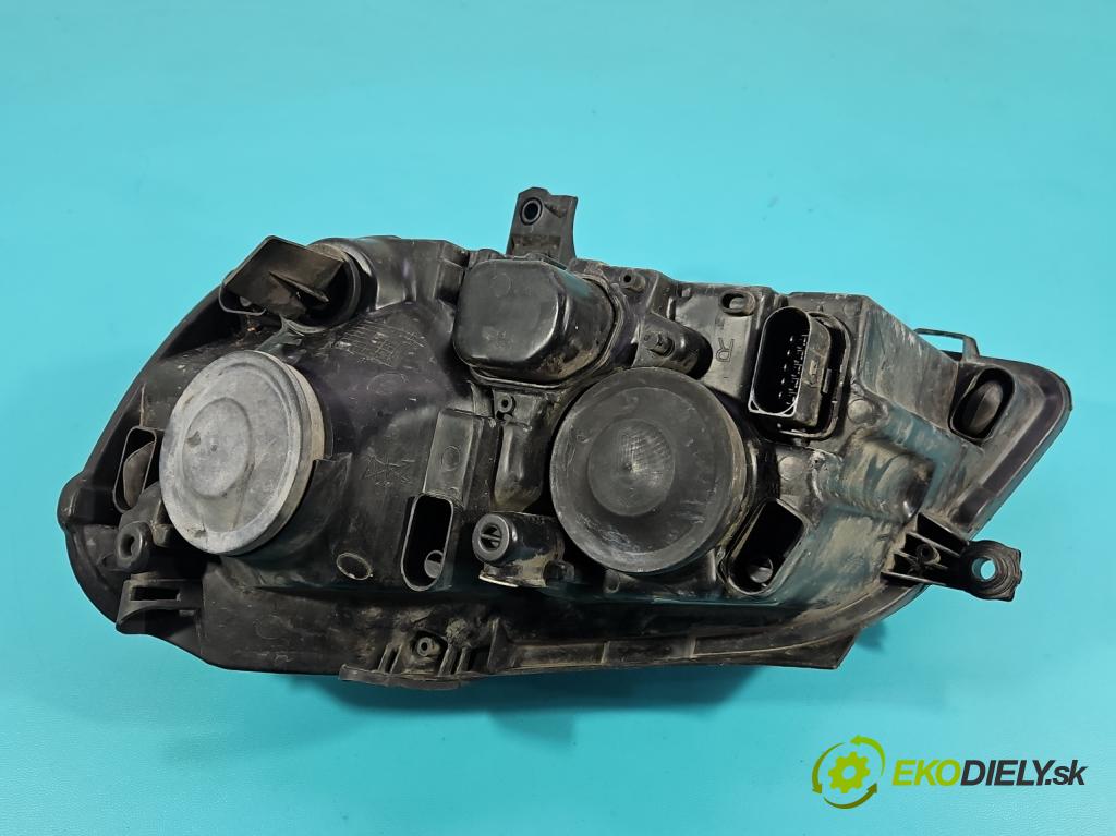 Vw Polo IV 9N 2001-2009 1.2 12V 64 HP manual 47 kW 1198 cm3 5- Reflektor: pravý  (Svetlo predné pravé)