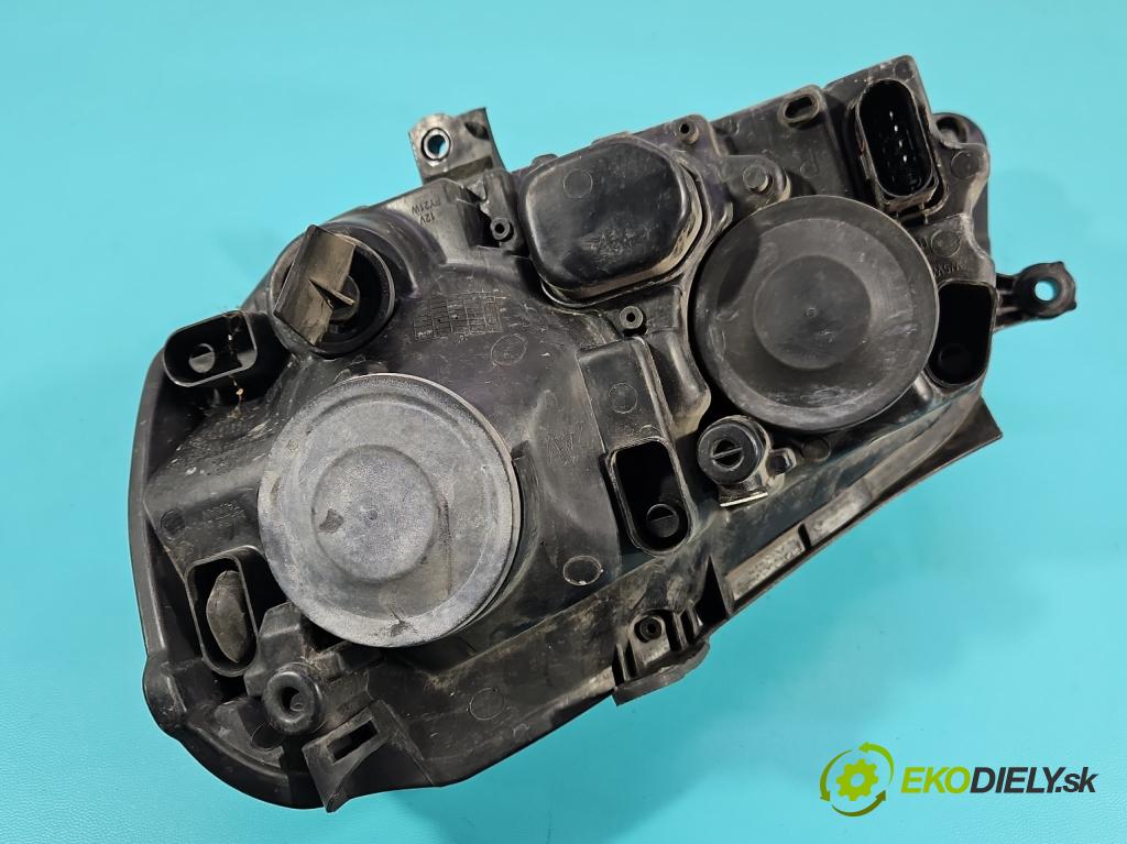 Vw Polo IV 9N 2001-2009 1.2 12V 64 HP manual 47 kW 1198 cm3 5- Reflektor: pravý  (Svetlo predné pravé)