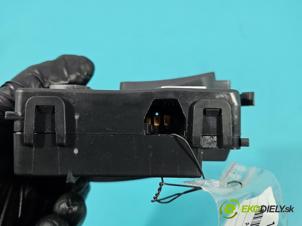 Renault Modus 1.5 dci 86 HP manual 63 kW 1461 cm3 5- prepínač stieračov 88103009079 (Prepínacie páčky pod volantom)