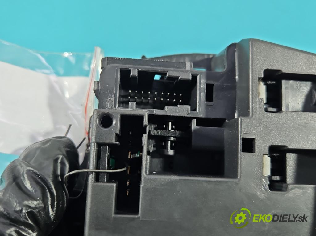 Renault Modus 1.5 dci 86 HP manual 63 kW 1461 cm3 5- prepínač stieračov 88103009079 (Prepínacie páčky pod volantom)