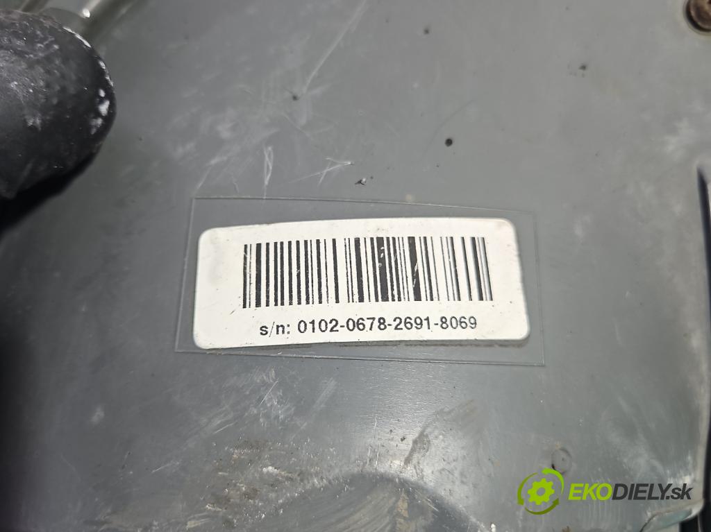 Ford Fiesta Mk6 2002-2008 1.4 tdci 68 HP manual 50 kW 1399 cm3 5- Reflektor: pravý 0301224302 (Svetlo predné pravé)