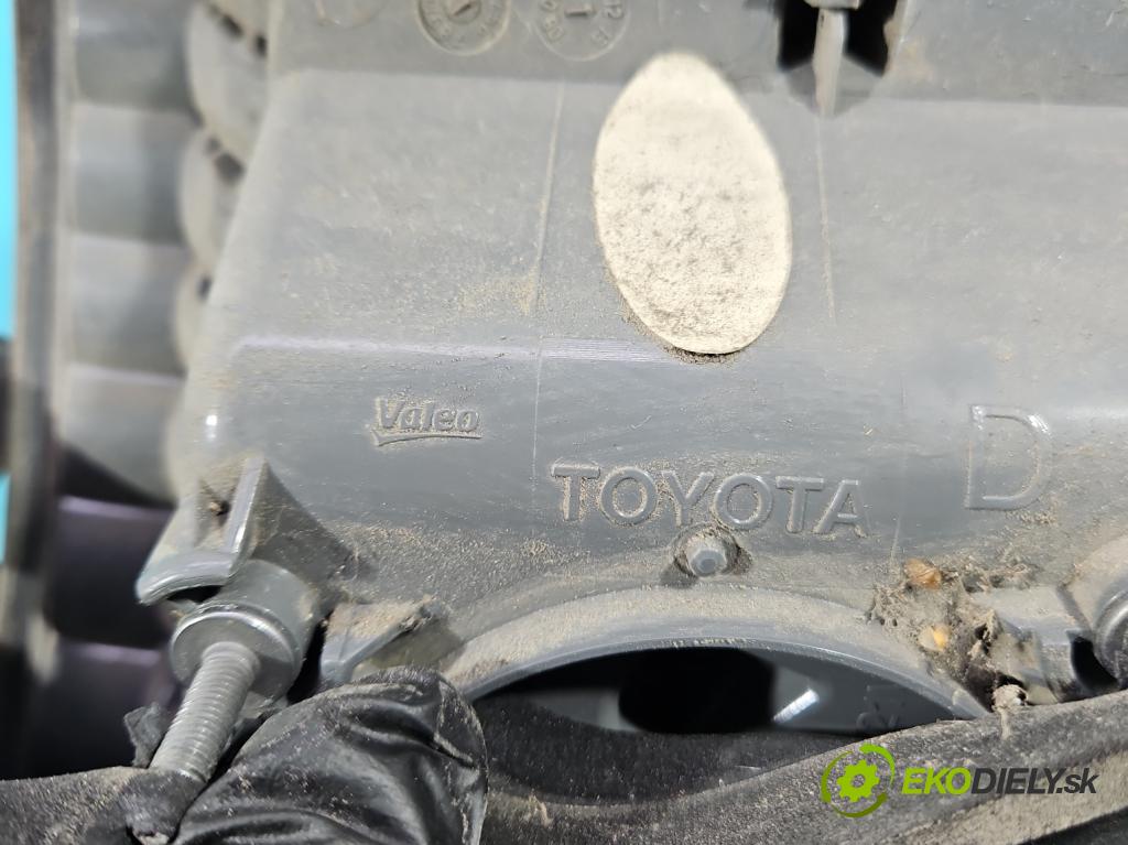 Toyota Avensis III T27 2009-2018 2.2 D-CAT 150 hp automatic 110 kW 2231 cm3 5- světlo zadní pravé  (Klika dveří ostatní)