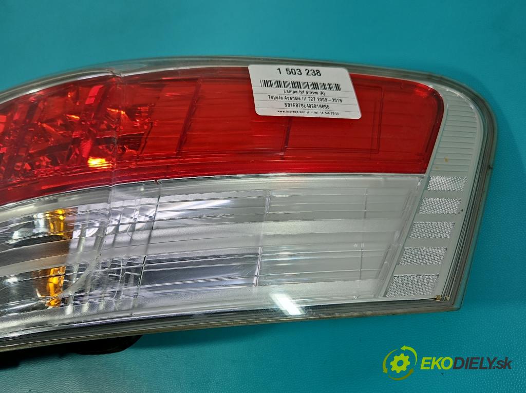 Toyota Avensis III T27 2009-2018 2.2 D-CAT 150 hp automatic 110 kW 2231 cm3 5- světlo zadní pravé  (Klika dveří ostatní)