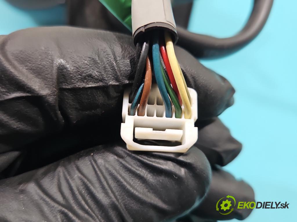 Toyota Avensis III T27 2009-2018 2.2 D-CAT 150 HP automatic 110 kW 2231 cm3 5- zrkadlo pravé  (Kľučka dverí ostatné)