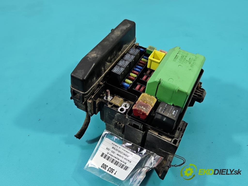 Mitsubishi Outlander I 2003-2006 2.0 16V 136hp manual 100 kW 1997 cm3 5- skříňka pojistková 110600-0030 (Pojistková skříňka)