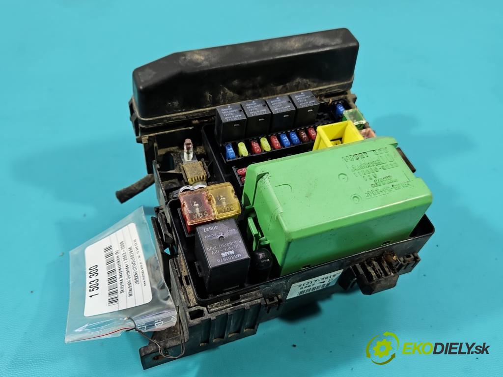 Mitsubishi Outlander I 2003-2006 2.0 16V 136hp manual 100 kW 1997 cm3 5- skříňka pojistková 110600-0030 (Pojistková skříňka)