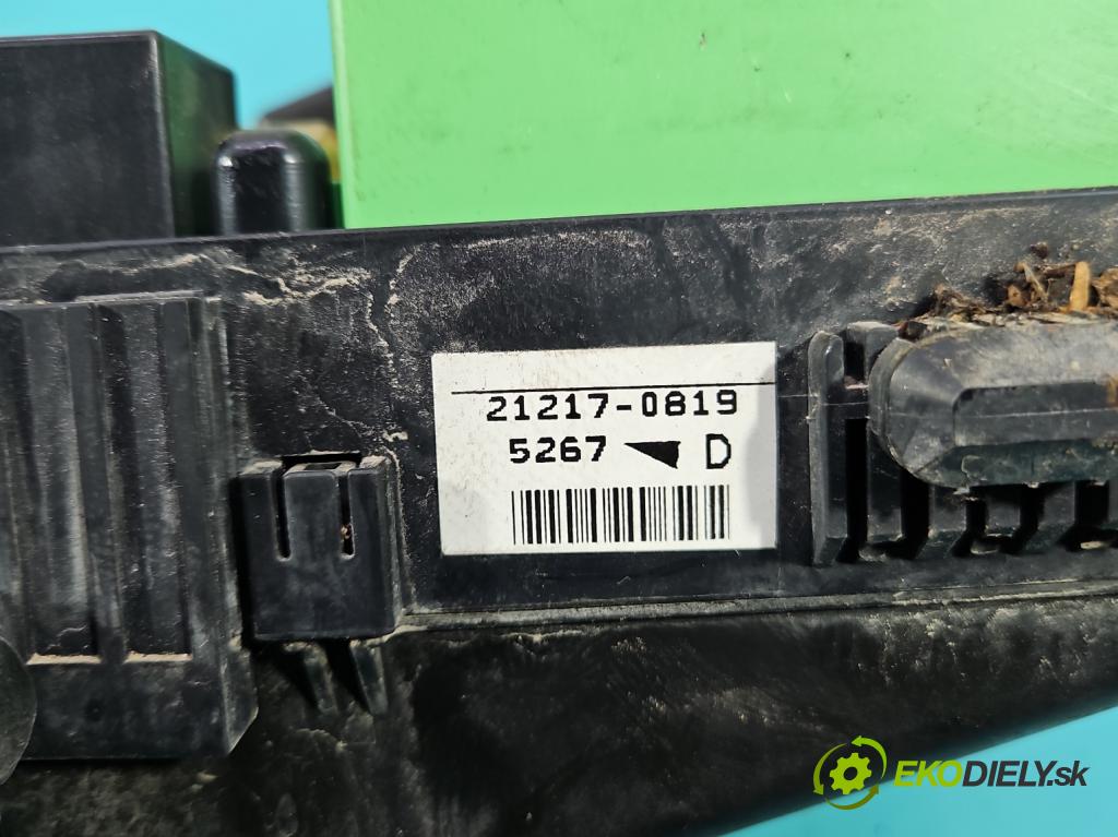 Mitsubishi Outlander I 2003-2006 2.0 16V 136hp manual 100 kW 1997 cm3 5- skříňka pojistková 110600-0030 (Pojistková skříňka)